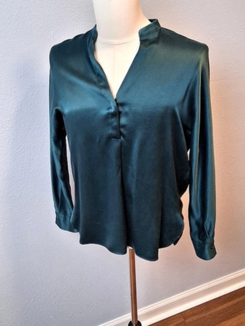 Vince Silk Blouse in Teal Green Size XS Like New